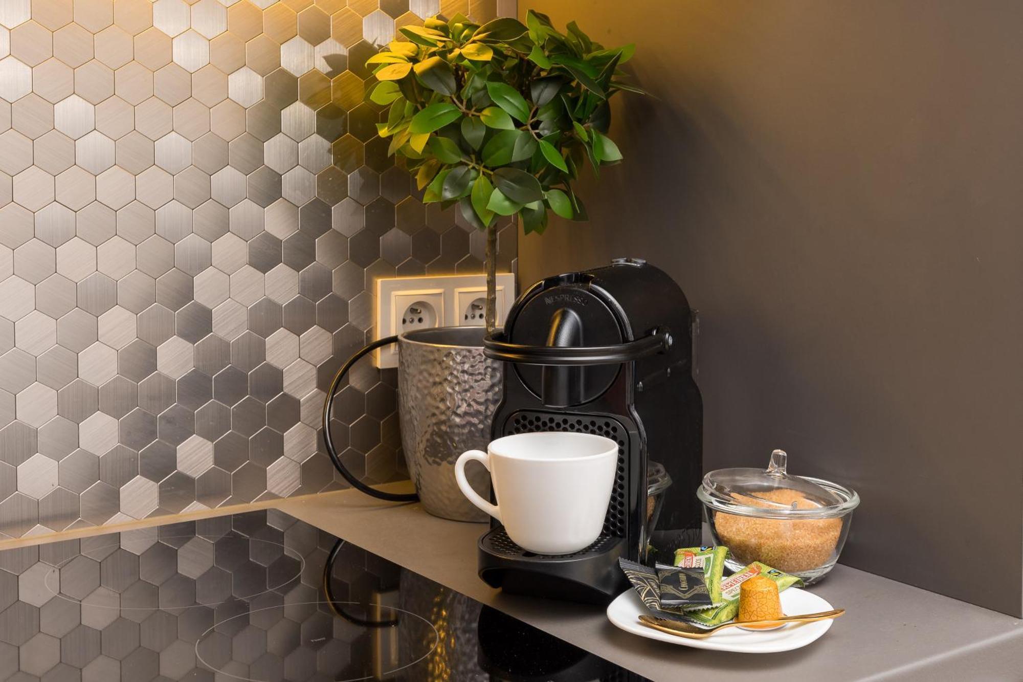 Urban Gem With Private Parking, Relaxing Balcony At Metro Station, Only 10 Min To Centre Apartament