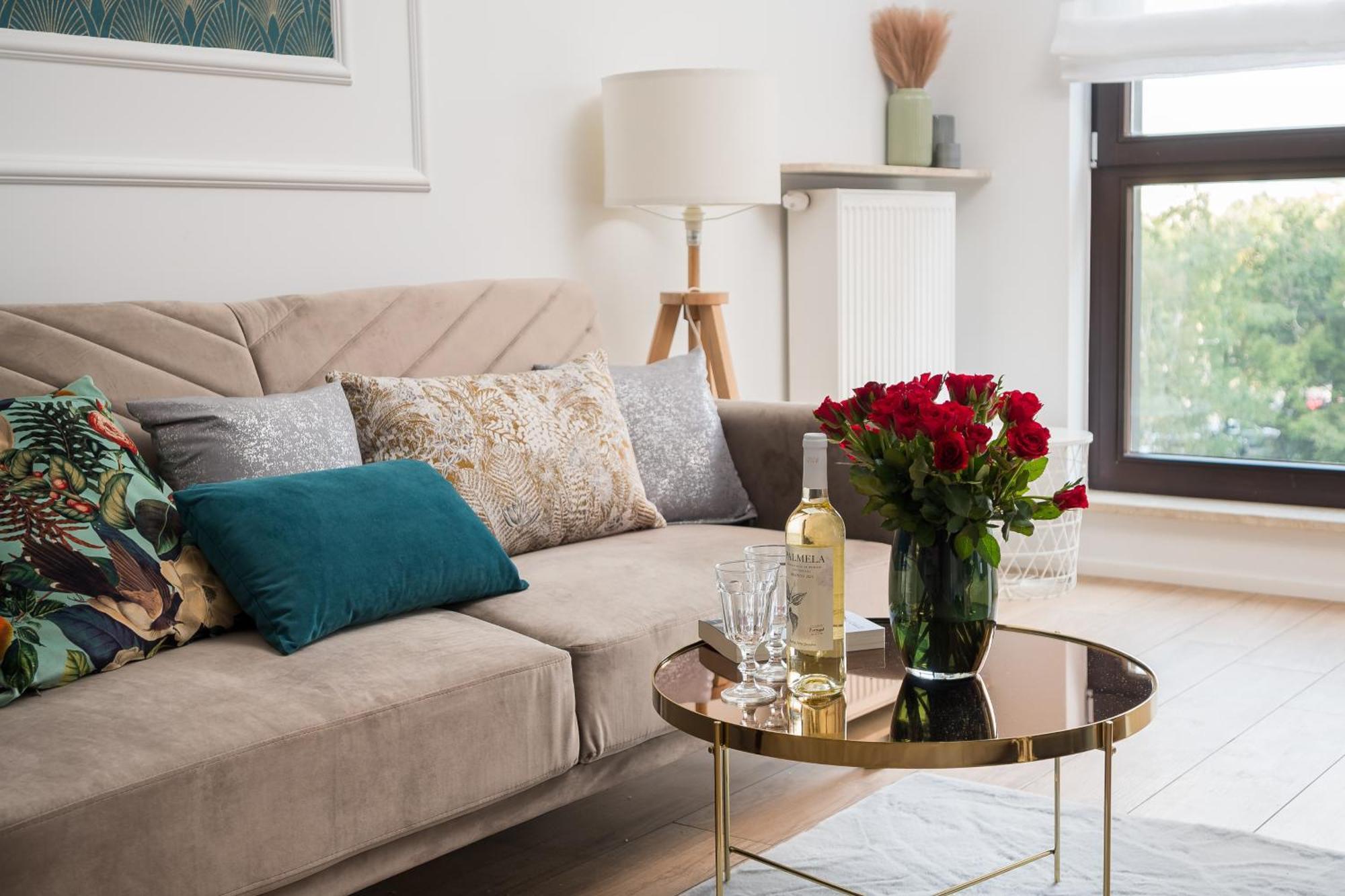 Urban Gem With Private Parking, Relaxing Balcony At Metro Station, Only 10 Min To Centre * Warszawa