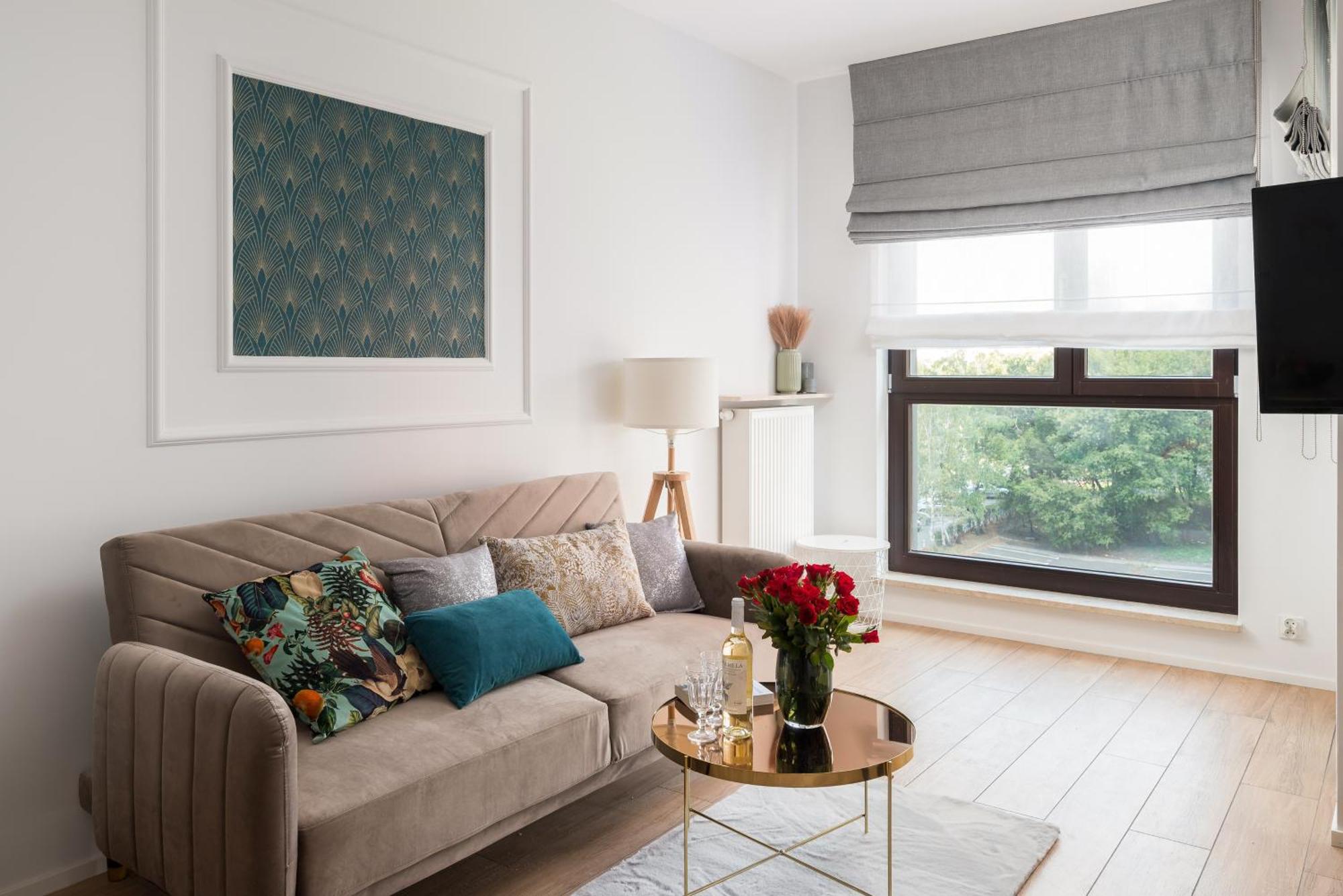 Urban Gem With Private Parking, Relaxing Balcony At Metro Station, Only 10 Min To Centre Apartament Warszawa