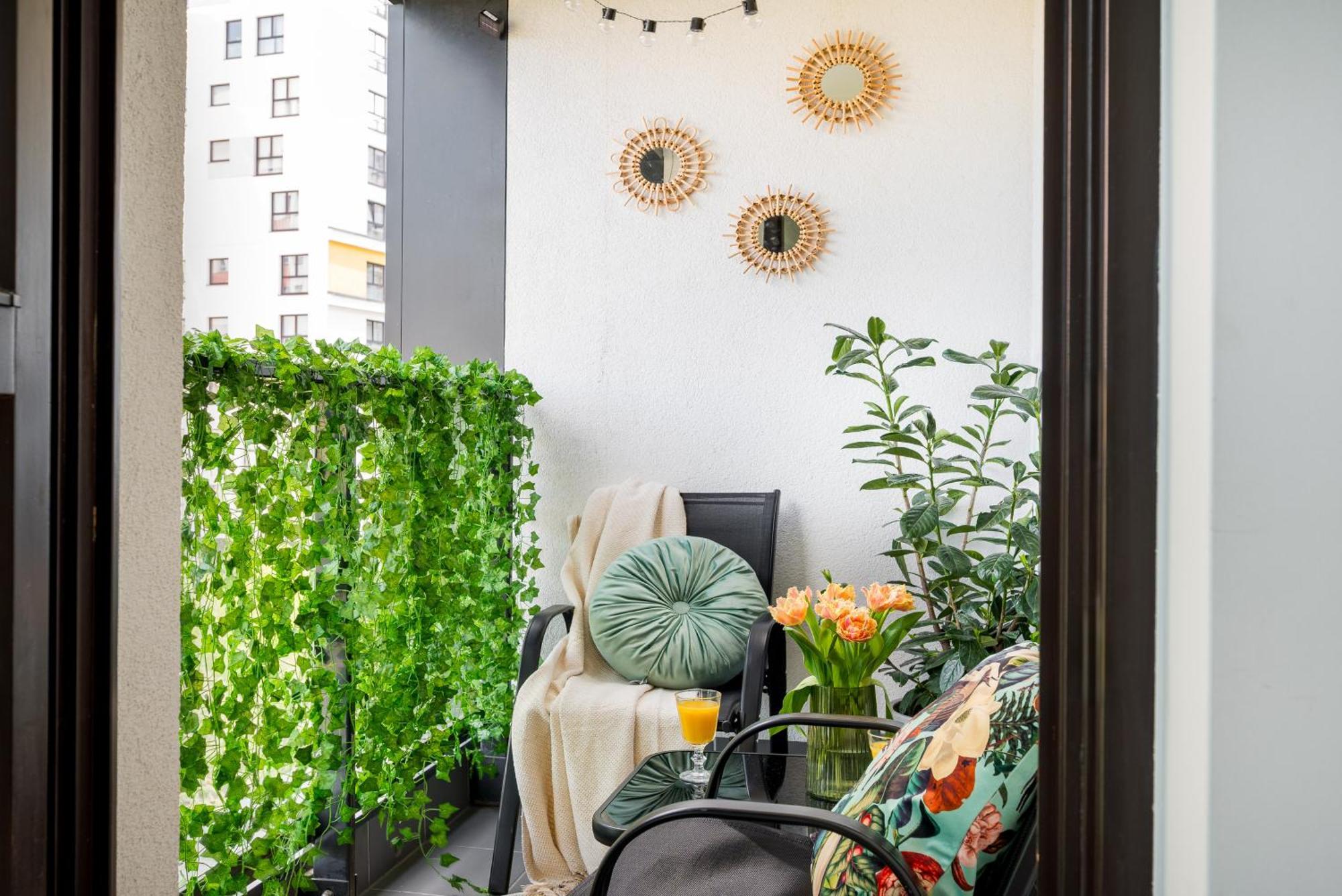 Urban Gem With Private Parking, Relaxing Balcony At Metro Station, Only 10 Min To Centre *